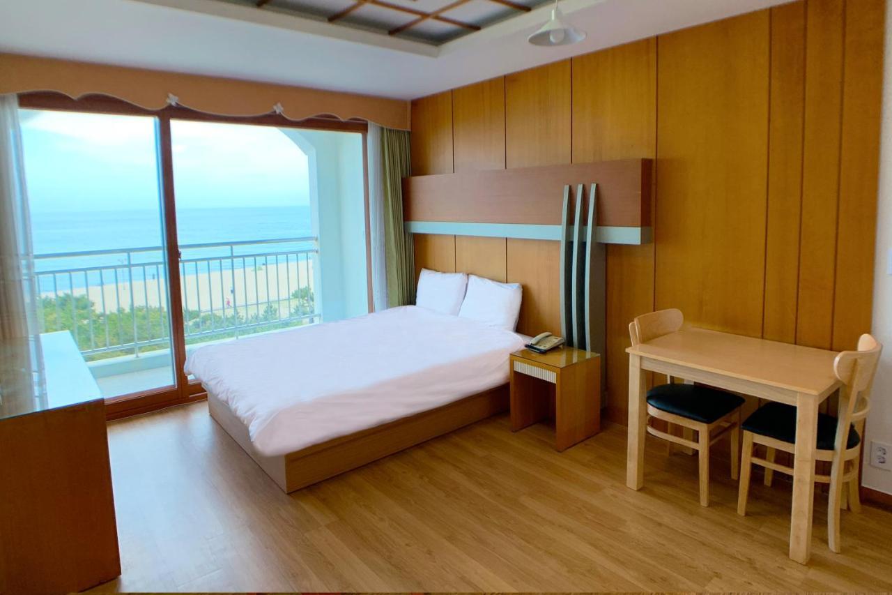 Beachvill Condotel Yangyang Esterno foto