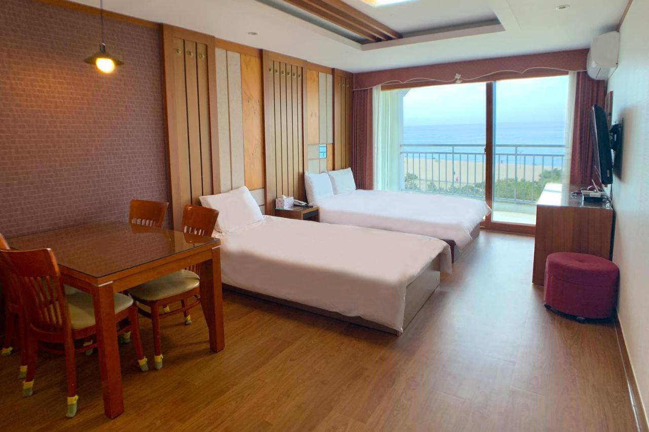 Beachvill Condotel Yangyang Esterno foto