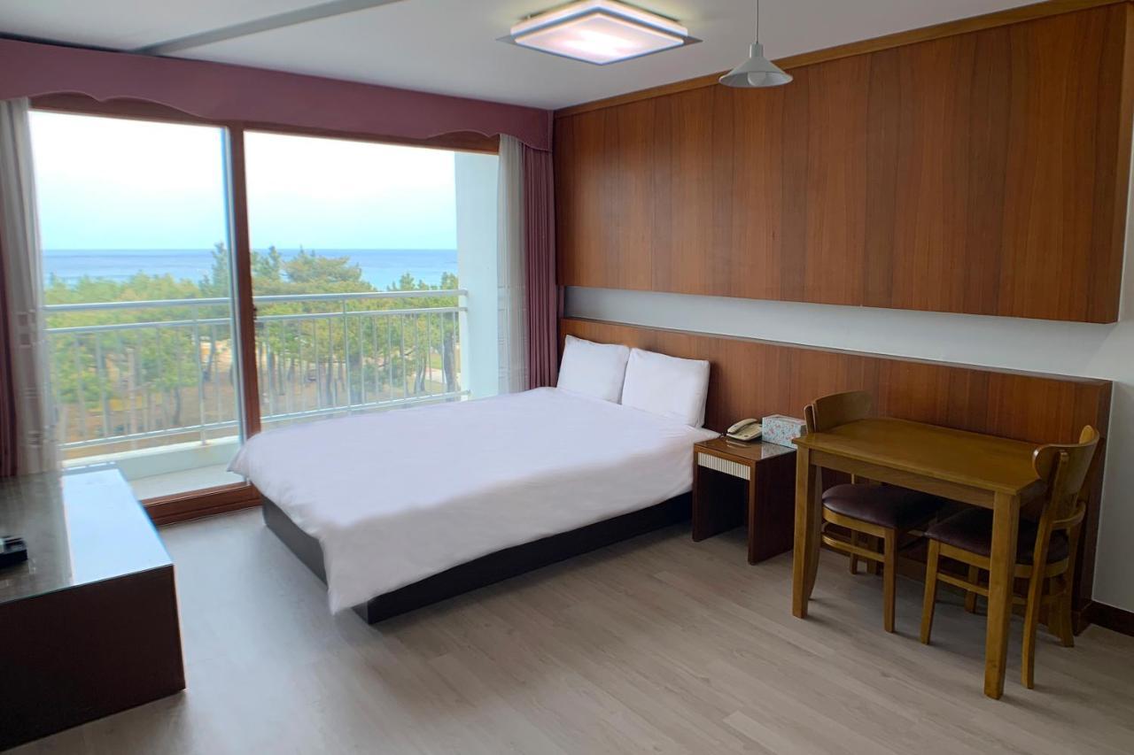 Beachvill Condotel Yangyang Esterno foto